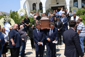 Βασίλης Λεβέντης: Συγγενείς και φίλοι είπαν το τελευταίο «αντίο» (Εικόνες)