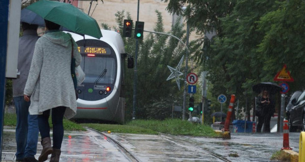 Καιρός meteo: Προειδοποίηση για μεγάλα ύψη βροχής και αφρικανική σκόνη