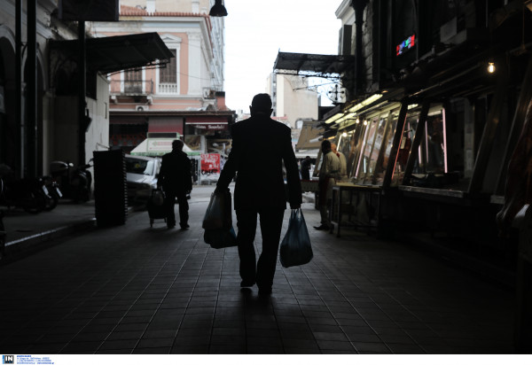 Χριστούγεννα με τακτική «ακορντεόν» και νέα μέτρα, κρίσιμο το επόμενο 10ημερο για νέο πιο σκληρό lockdown