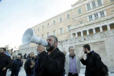 Μπλόκα αγροτών: Κλείνουν τα Τέμπη και διαφοροποιούνται - Ρωγμές στο μέτωπο των αγροτών