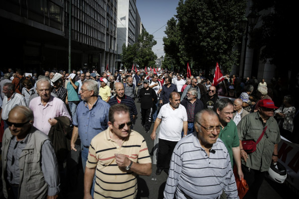 Το σχέδιο του υπουργείου Εργασίας για να ξεκολλήσει η απονομή των συντάξεων