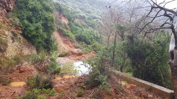 Κακοκαιρία «Χιόνη»: Κατολίσθηση 150 μέτρων απέκλεισε το χωριό Θέρισο στα Χανιά (pic)