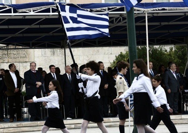 Με κλήρωση οι σημαιοφόροι και παραστάτες στα δημοτικά σχολεία