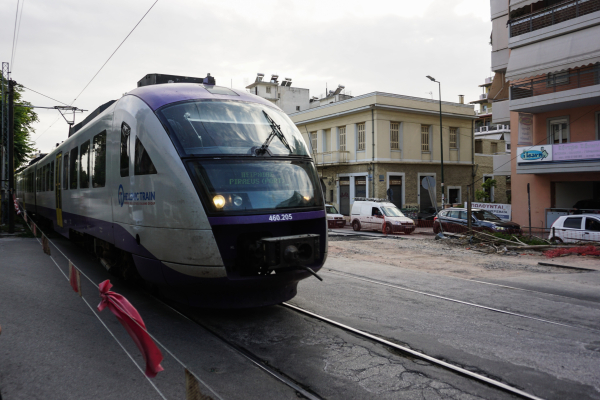 Παραλίγο νέα Τέμπη μέσα στην Αθήνα: Με ουρλιαχτά αποφεύχθηκε η σύγκρουση δύο τρένων