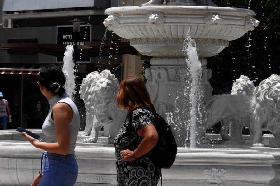 Καιρός: Στους 35 βαθμούς ο υδράργυρος, ανάσες δροσιάς από το βοριαδάκι