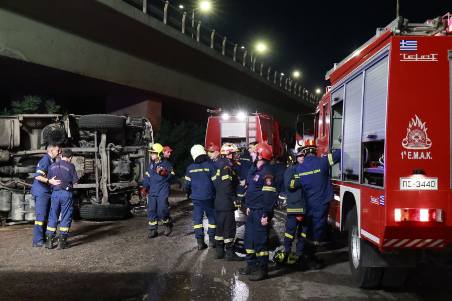 Ασπρόπυργος: Οι πρώτες εικόνες από το τροχαίο δυστύχημα με τον νεκρό πυροσβέστη