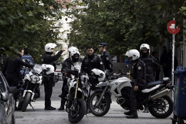 Πατέρας και γιος συνελήφθησαν για ένοπλες ληστείες σε καταστήματα