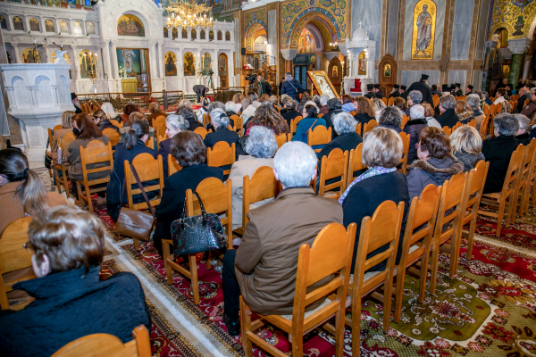 Βουλευτής αποθεώθηκε σε Ναό επειδή καταψήφισε το ν/σ για ομόφυλα ζευγάρια