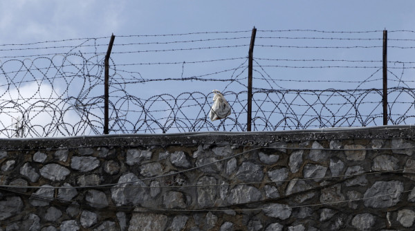 Έρευνα στις φυλακές Τρικάλων, από ναρκωτικά μέχρι ...αποστακτήρα στα ευρήματα