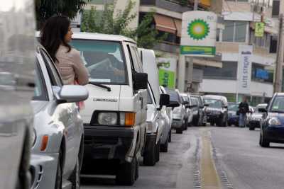 Ποιοι δεν εφαρμόζουν εδώ και 8 μήνες την απόφαση για τον εντοπισμό των ανασφάλιστων οχημάτων