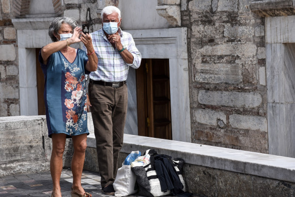 Κορονοϊός: «Χάνεται η μπάλα» στην Αττική - Οι 13 μέρες που θα κρίνουν τα πάντα σε Υγεία και Οικονομία