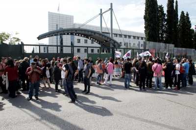 Παράσταση διαμαρτυρίας στο υπουργείο Παιδείας από εκπαιδευτικούς