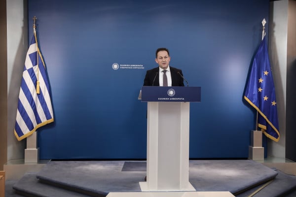 Πέτσας: Με σχέδιο και προσοχή η αποκλιμάκωση των μέτρων