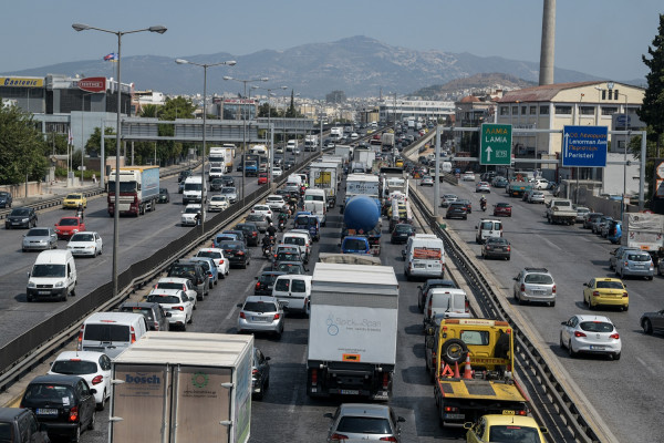 Κυκλοφοριακό κουμφούζιο στον Κηφισσό λόγω τροχαίου