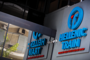 Ακινητοποιήθηκε τρένο που έπεσε πάνω σε ζώο στη Σκύδρα - Με λεωφορεία η μεταφορά επιβατών