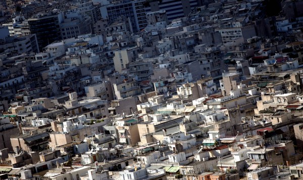 Τι κρύβει το σχέδιο εξομοίωσης των αντικειμενικών αξιών με τις πραγματικές τιμές των ακινήτων