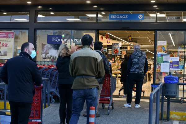 Υποχρεωτική από αύριο η χρήση μάσκας στα σούπερ μάρκετ