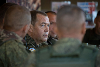 Ο Μεντβέντεφ απειλεί ξανά με χρήση πυρηνικών όπλων κατά της Ουκρανίας