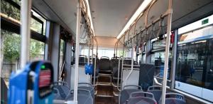 Λεωφορείο 856: Ηλικιωμένη ξέχασε τσάντα με 30.000€ και λίρες – Τα βρήκε όλα μέχρι τελευταίο σεντ