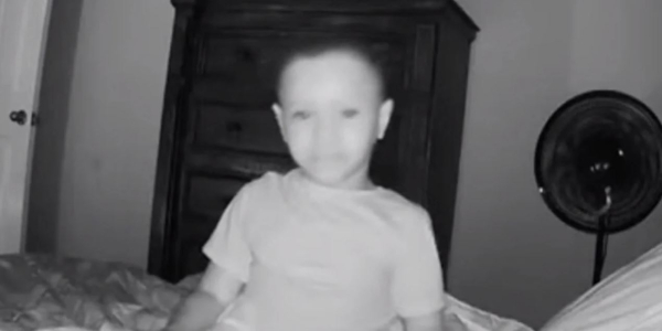 Ο απόλυτος τρόμος: Χάκερ παραβίασε κάμερα και μίλαγε σε 5χρονο παιδί - βίντεο