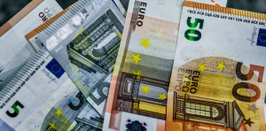 Η νέα τραπεζική απάτη που αδειάζει λογαριασμούς: «Σήκωσε τα χρήματα και βάλε τα σε κουτί δημητριακών»