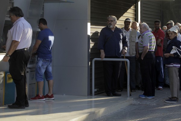 Πληρώνονται οι συντάξεις ΙΚΑ και Δημοσίου - Μετά τα Χριστούγεννα οι επικουρικές