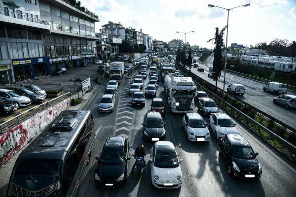 Κίνηση στους δρόμους, μεγάλο μποτιλιάρισμα τώρα στον Κηφισό