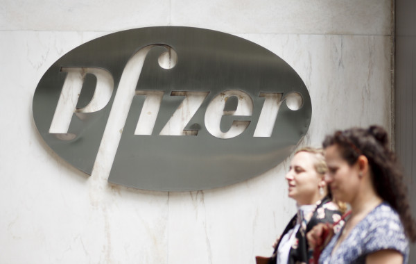 Εμβόλιο Pfizer: Τι χρονική απόσταση πρέπει να υπάρχει μεταξύ πρώτης και δεύτερης δόσης