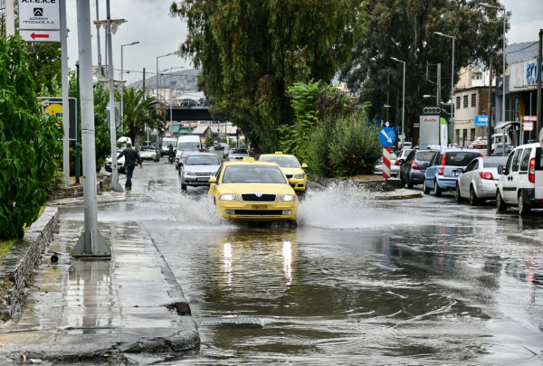 Αγριεύει ο καιρός σήμερα: Λασποβροχές και μπόρες – Πού θα χτυπήσουν τα φαινόμενα