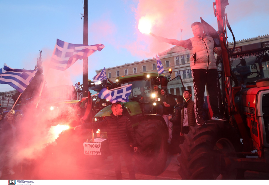 Αγροτικό συλλαλητήριο: Αναστάτωση με διαδηλωτή που λιποθύμησε