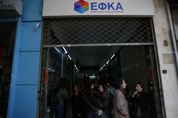 Αναδρομικά συνταξιούχων: 350.000 συνταξιούχοι ήδη τα διεκδίκησαν, μόνο ηλεκτρονικά η αίτηση στον ΕΦΚΑ