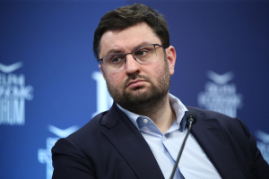Η επικίνδυνη θεωρία των δύο άκρων είναι το ξέπλυμα του φασισμού και των ναζί