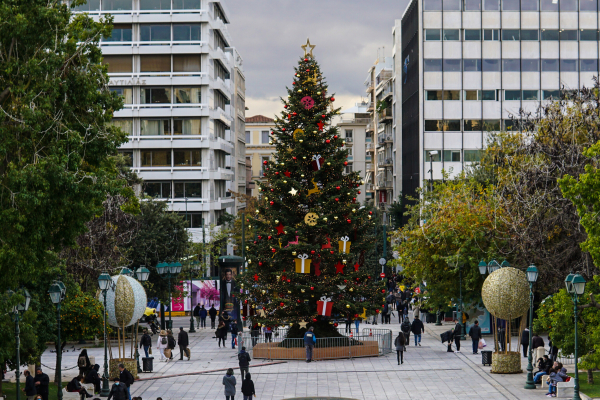 Καλή χρονιά με νέα μέτρα και ρεβεγιόν... σπίτι μας, νωρίτερα το «lockdown» λόγω Όμικρον