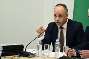 Ζαχαρίας Κεσσές για Μάκη Βορίδη: Ο ρόλος της συγκάλυψης και η μαύρη κοινοβουλευτική σελίδα