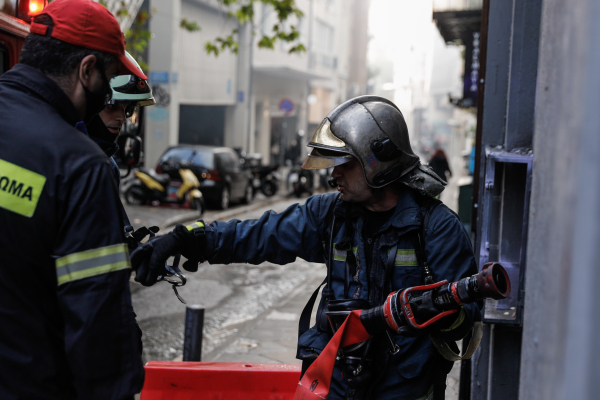 Καπνός σε αποθήκη πυρομαχικών στο στρατόπεδο της Καρπάθου