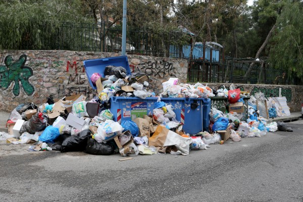 Κέρκυρα: Χιλιάδες τόνοι απορριμμάτων κρατούν σε «ομηρία» το νησί