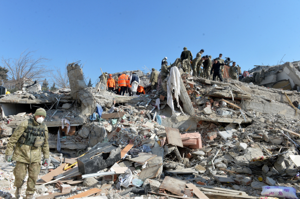 Σεισμός στην Τουρκία: Χειροπέδες σε 12 κατασκευαστές κτιρίων, έρχονται κι άλλες συλλήψεις