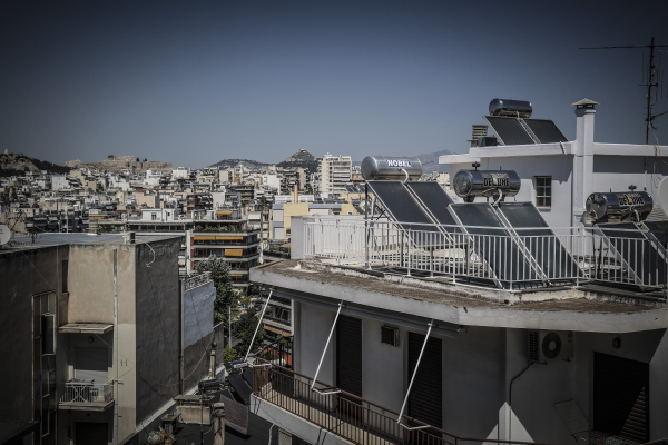 Ηλιακός θερμοσίφωνας: Νέες διευκρινίσεις για την επιδότηση έως 1000 ευρώ, με ΑΦΜ και κωδικούς TaxisNet η αίτηση