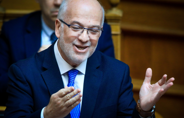 Από ποιους ζήτησε το Μαξίμου να σταματήσουν τις επιπλήξεις στον Φλωρίδη