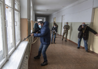 Πόλεμος στην Ουκρανία: Σε πολιορκία η Μαριούπολη, «οι Ρώσοι εμποδίζουν την απομάκρυνση των αμάχων» λέει ο δήμαρχος (βίντεο)
