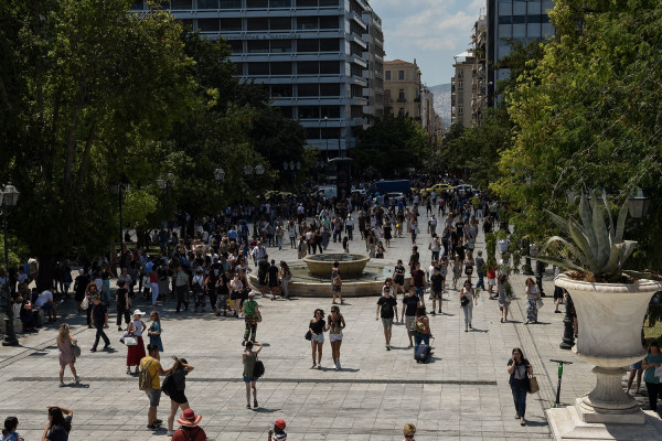 Η κυβέρνηση «ψαλιδίζει» το κοινωνικό μέρισμα και πετάει εκτός περσινούς δικαιούχους