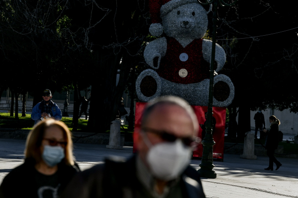 Νέα μέτρα: Μάσκα υψηλής προστασίας σε σούπερ μάρκετ και ΜΜΜ, περιορισμοί στην εστίαση και «λουκέτο» στα γήπεδα