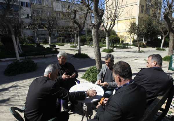 Ένας στους τέσσερις συνταξιούχους θα υποστεί περικοπή εισοδήματος, μέσα στο καλοκαίρι