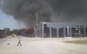Ξάνθη: Κλειστά και αύριο τα σχολεία λόγω μεγάλης πυρκαγιάς σε εργοστάσιο μπαταριών