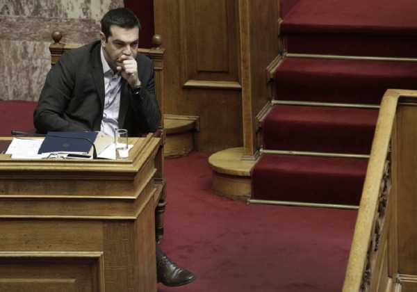 WSJ: Τα μέτρα ψηφίστηκαν, το χρέος «αγνοείται»