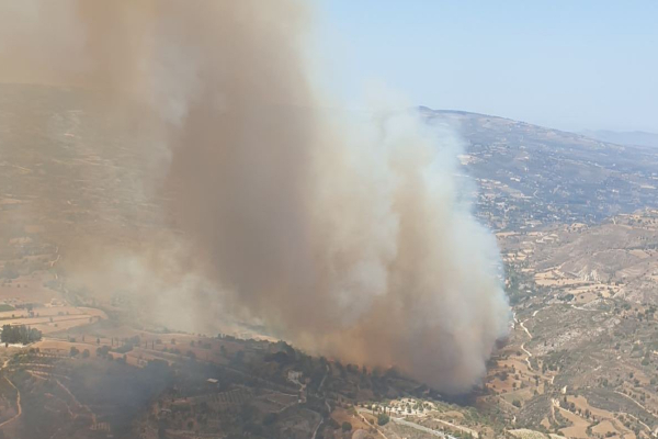 Μεγάλη φωτιά στην Πάφο, εκκενώσεις χωριών - Βοήθεια από Ελλάδα, Ισραήλ, Ιορδανία