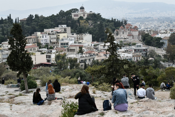 Πάσχα 2021: Τι ισχύει για εκκλησίες, αγορές, μετακινήσεις και πασχαλινό τραπέζι