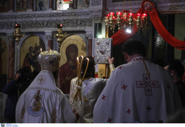 Νωρίτερα φέτος η Ανάσταση και μόνο στους προαύλιους χώρους των εκκλησιών