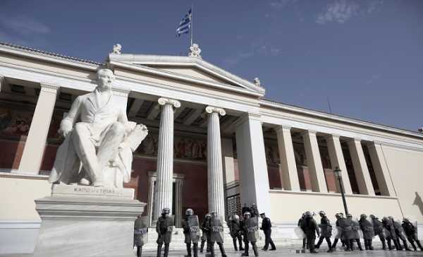 Υπό αστυνομικό κλοιό η Πρυτανεία του ΕΚΠΑ