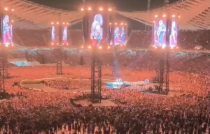 Οι Metallica έπαιξαν τον «Ζορμπά» του Μίκη Θεοδωράκη και «Τρύπες» στο ΟΑΚΑ (βίντεο)